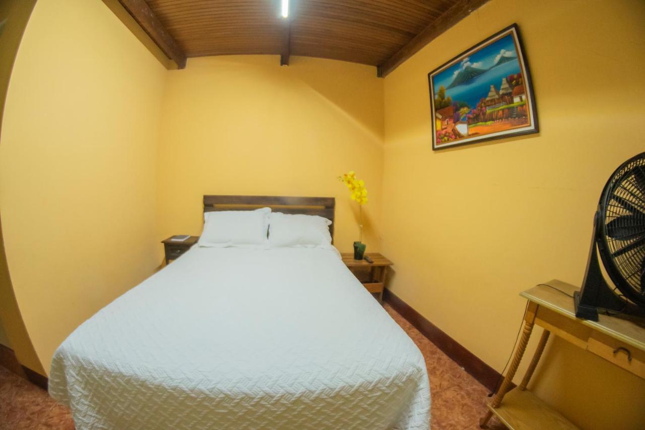 Euro Hostal جواتيمالا المظهر الخارجي الصورة